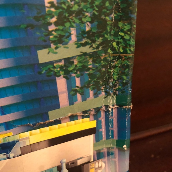 LEGO CITY EMERGENCY VEHICLES HQ 60371 - Picture 4 of 4